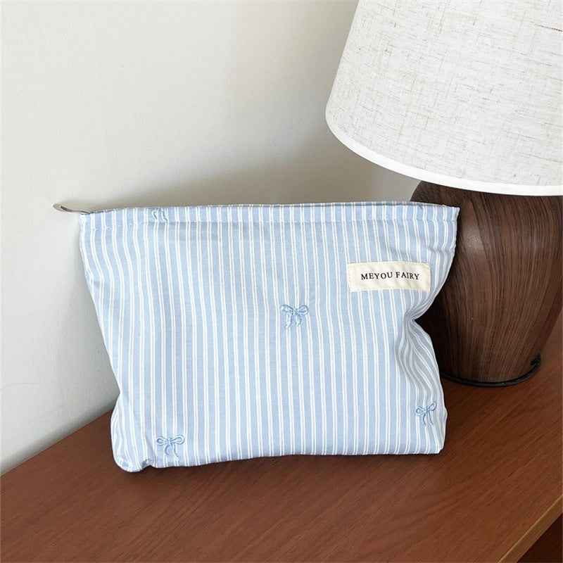 Blue Handheld Cosmetic Bag