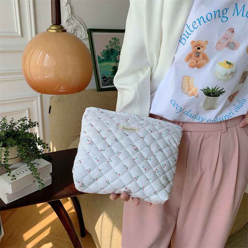 Cartoon Floral Little Bear Quilted Lined Clutch Portable High-Capacity Organizer Womens Makeup Bag