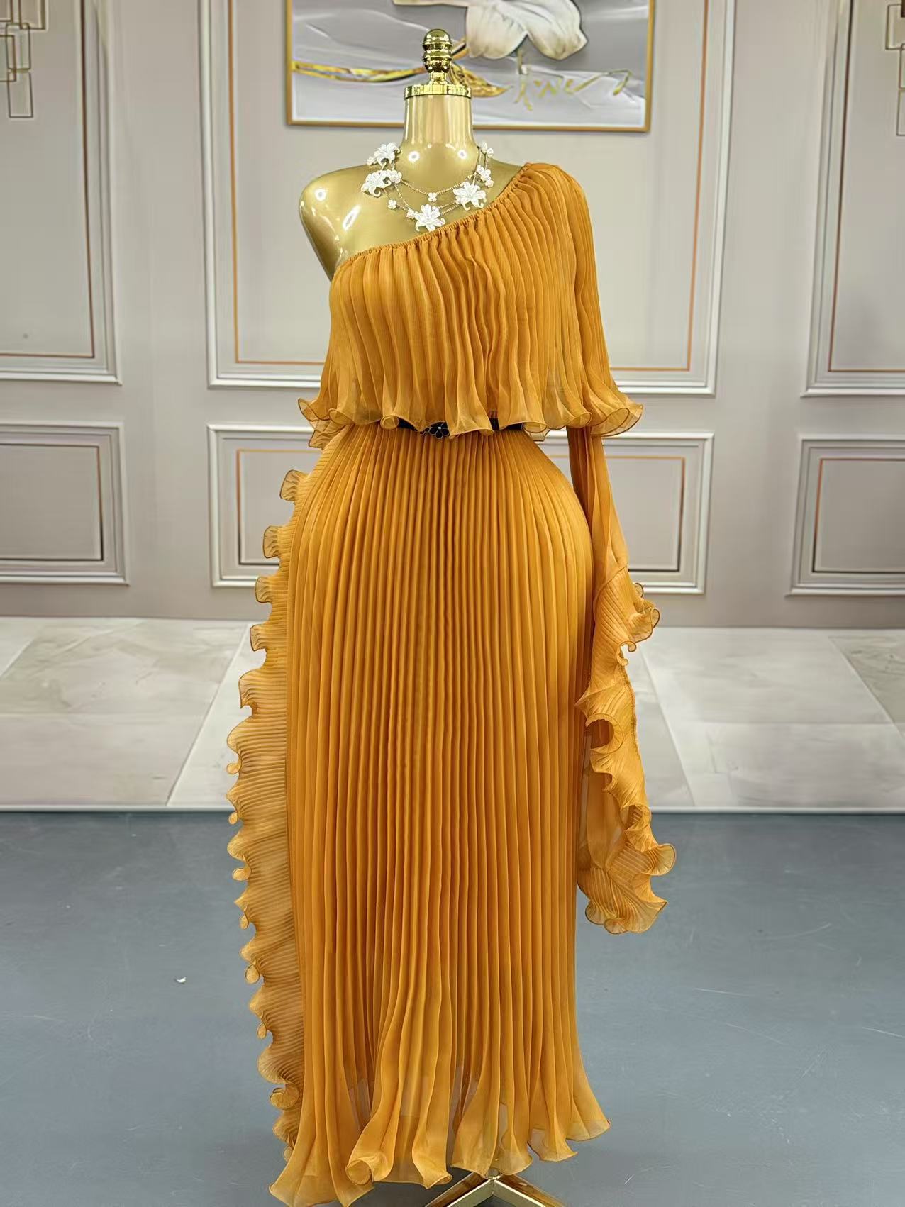 Fashionable One-shoulder Elegant Evening Dress by Mirlaine Univers