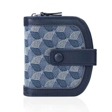 This Light-luxury Wallet Features A Meticulously Crafted Design