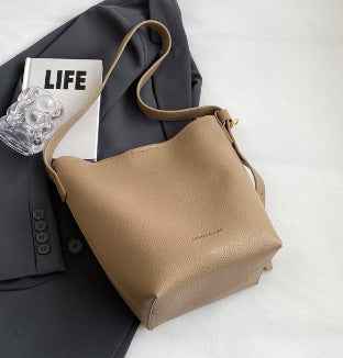 Retro High-capacity Stylish Commuter Bucket Bag For A Laid-back Look