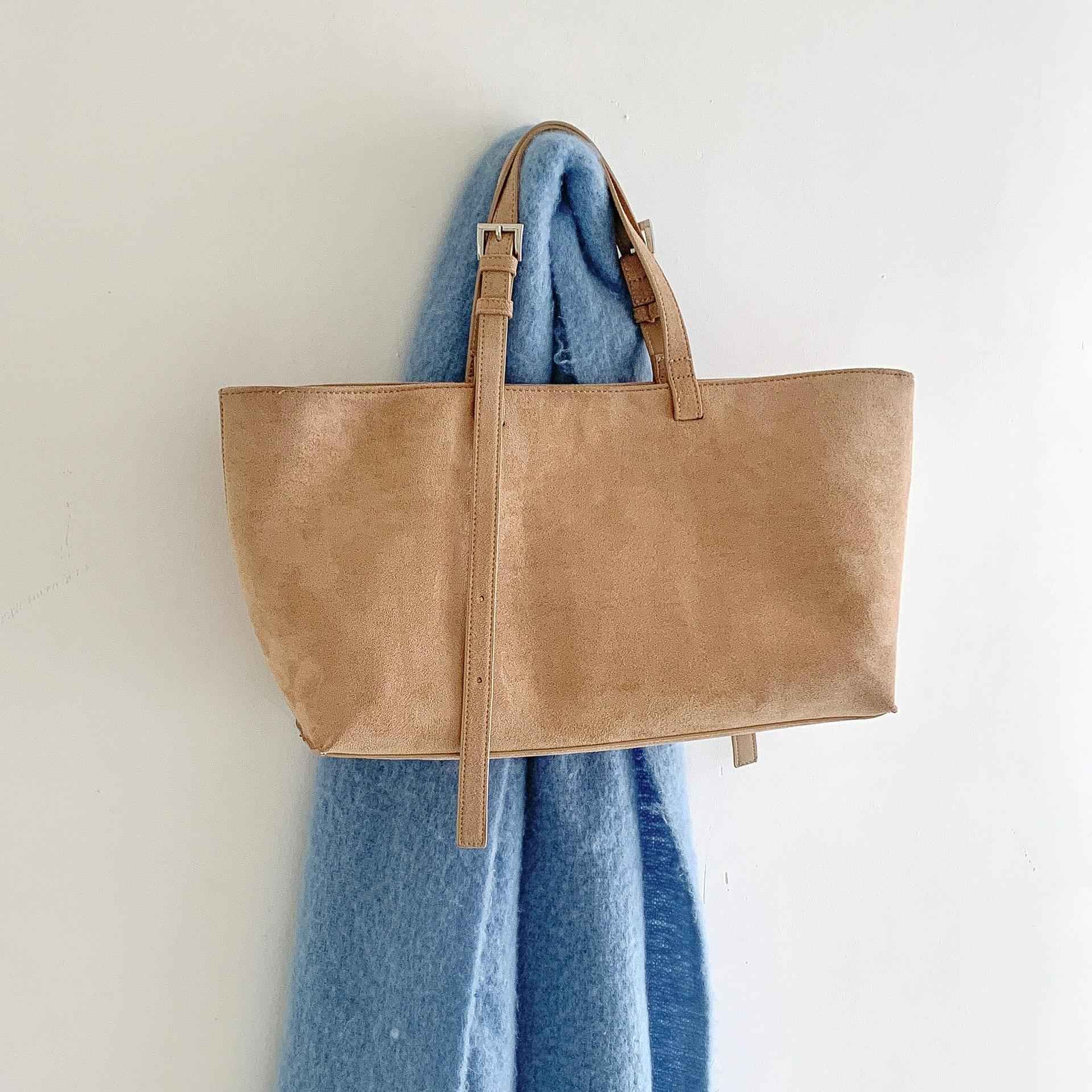 New Autumnwinter Tote Bag In Suede With A Large Capacity