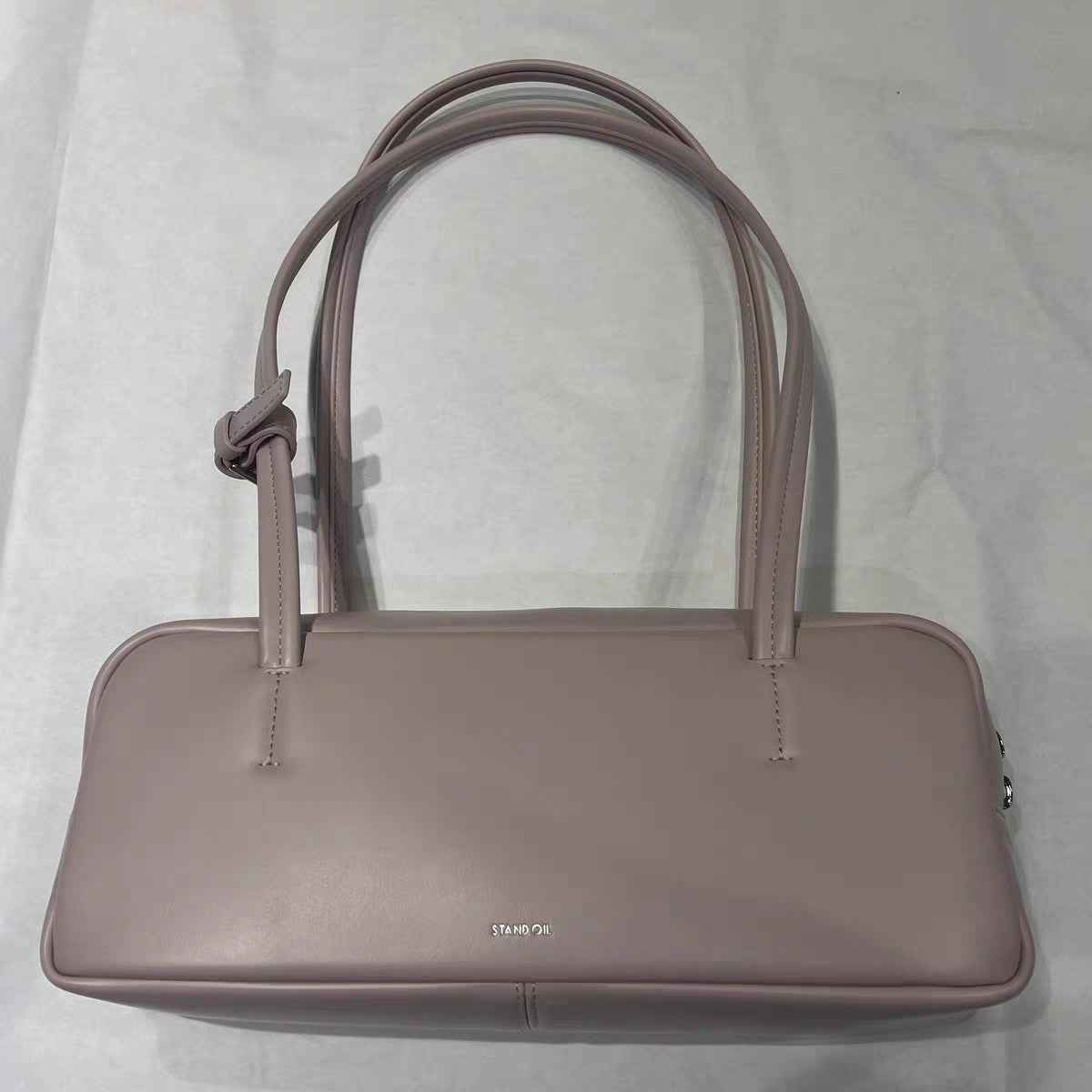 French Baguette-style Niche Underarm Tote