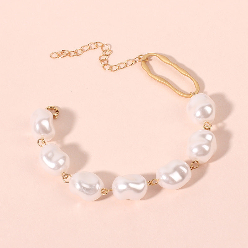 Baroque irregular pearl bracelet by Mirlaine Univers