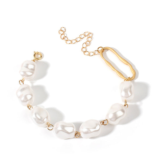 Baroque irregular pearl bracelet by Mirlaine Univers