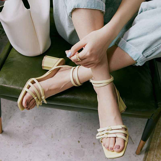 Niche Design New Word Belt Sandals Women