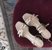 Niche Design New Word Belt Sandals Women