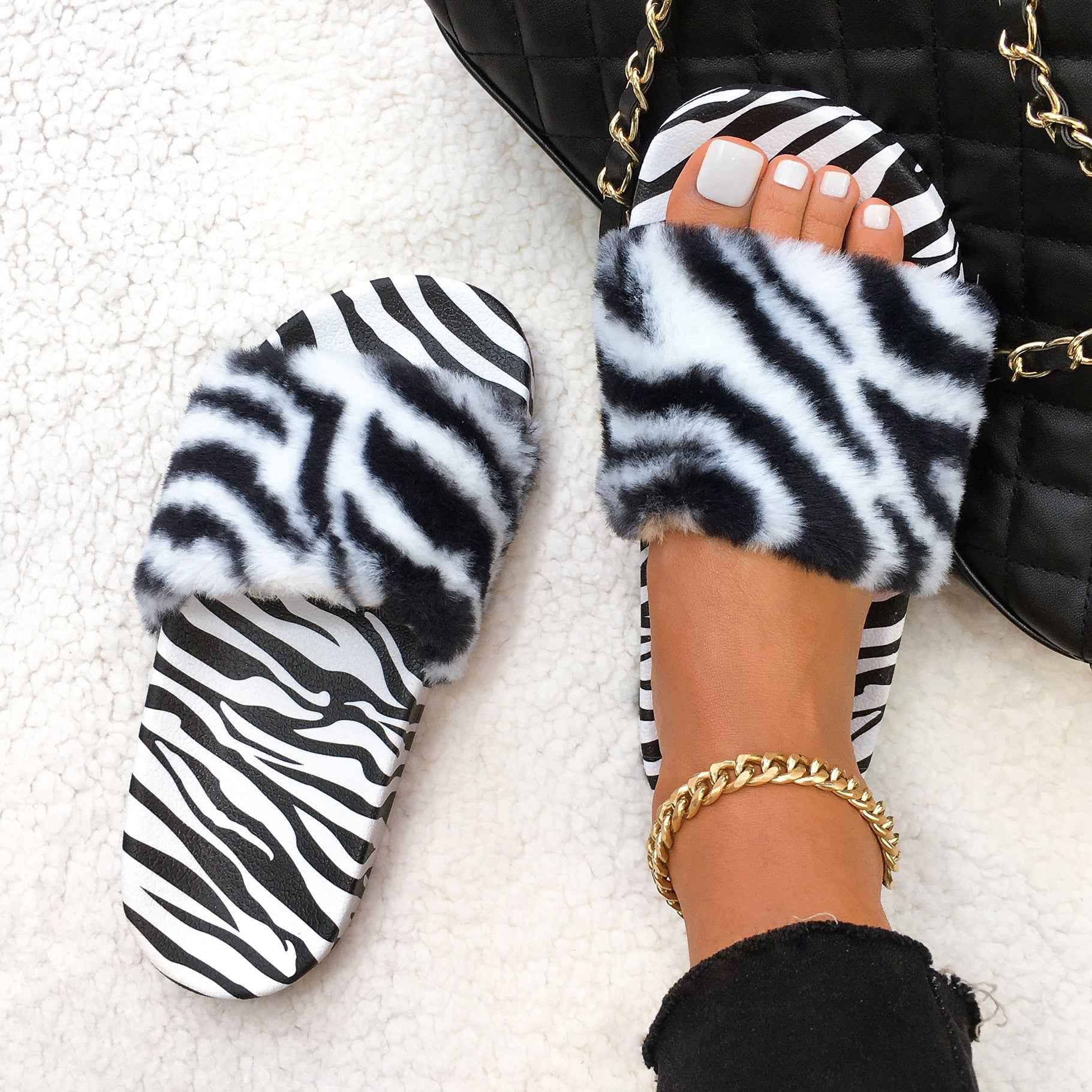 Home Fashion European And American New Style Plush Flat Sandals And Slippers For Women In Summer