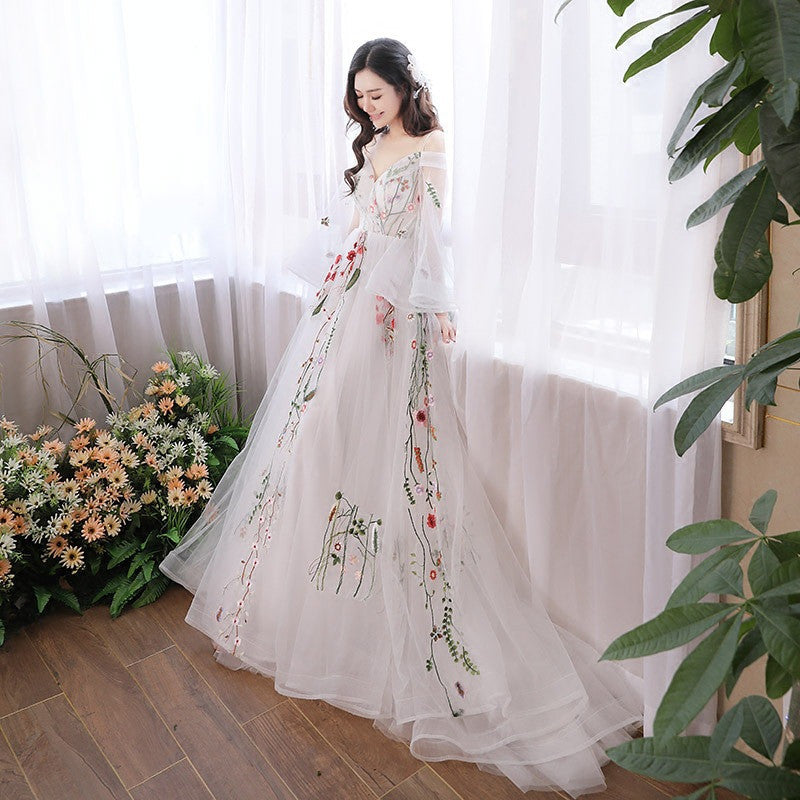 Retro Bridal Gown Super Fairy Bride Tailed Out Yarn Light Wedding Dress by Mirlaine Univers
