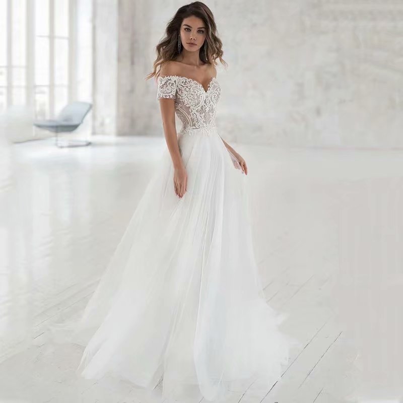 The New Lace Light Wedding Dress Is Elegant, Simple And Thin by Mirlaine Univers