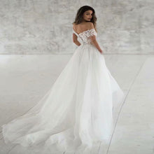 The New Lace Light Wedding Dress Is Elegant, Simple And Thin by Mirlaine Univers