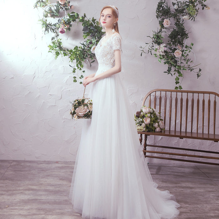 Robe de mariée simple à traîne courte, style atmosphérique