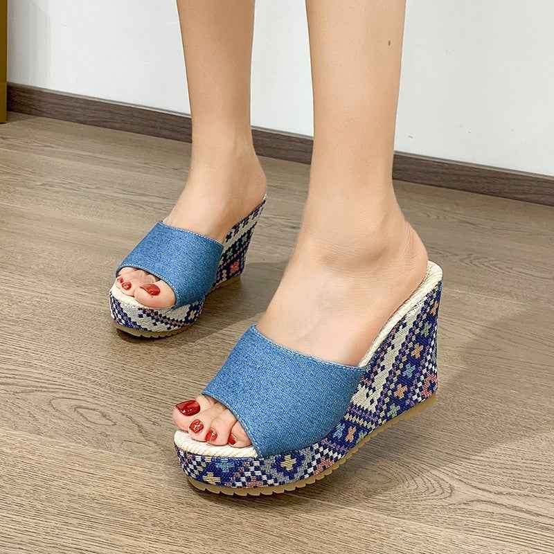 Fashionable Outdoor Open-Toe Wedge Sandals With Wide Strap For Women