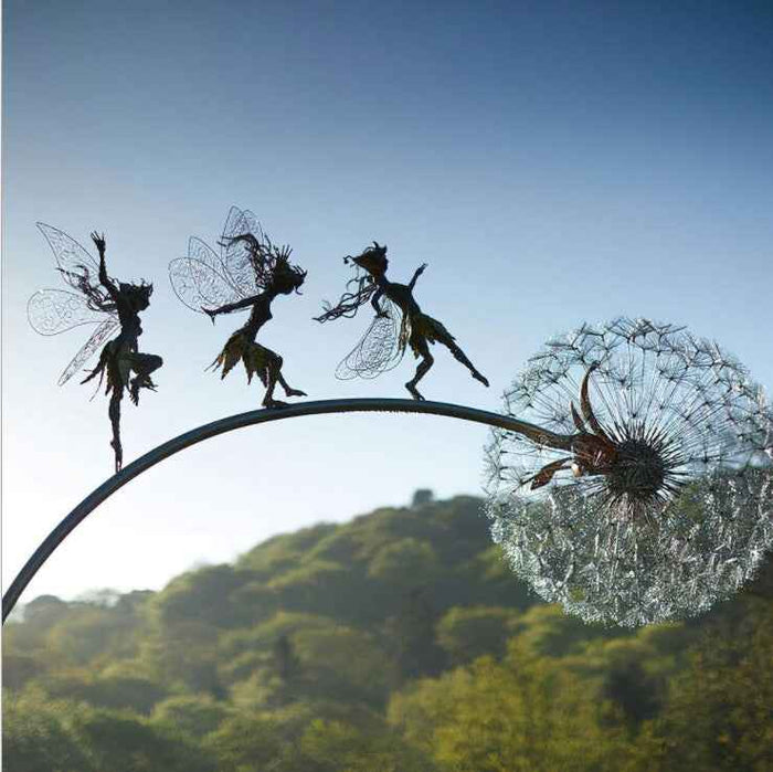 Les fées des fleurs dansent avec les pissenlits