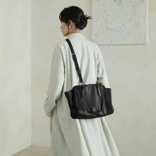 Womens Stylish Retro Large-Capacity Crossbody Bag