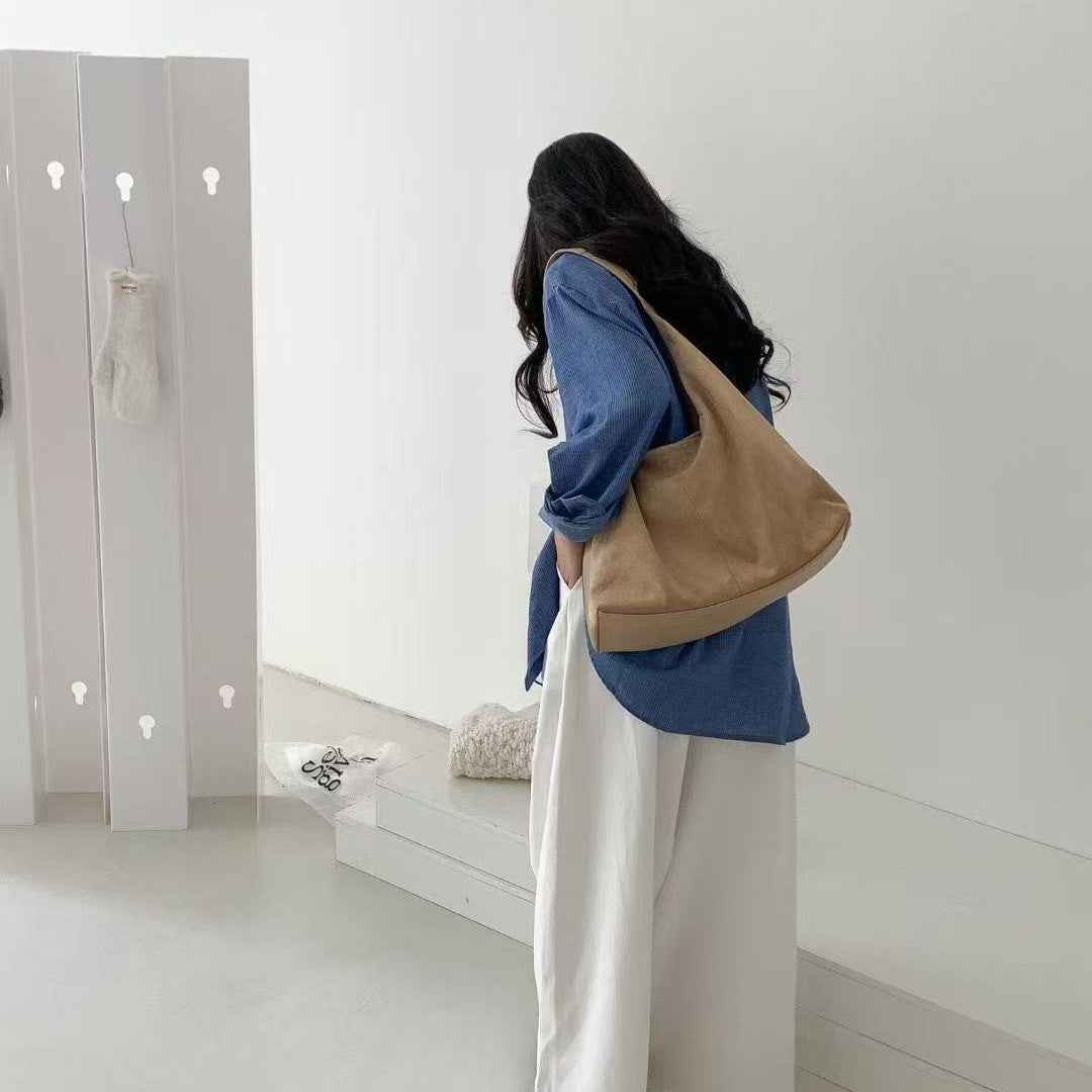 Womens Stylish Retro Large-Capacity Shoulder Bag