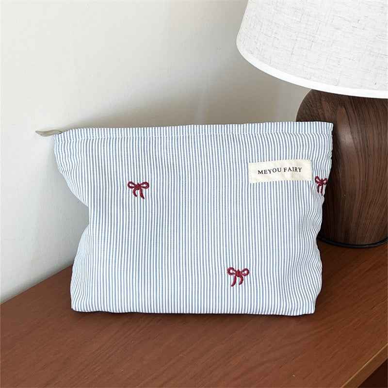 Blue Handheld Cosmetic Bag