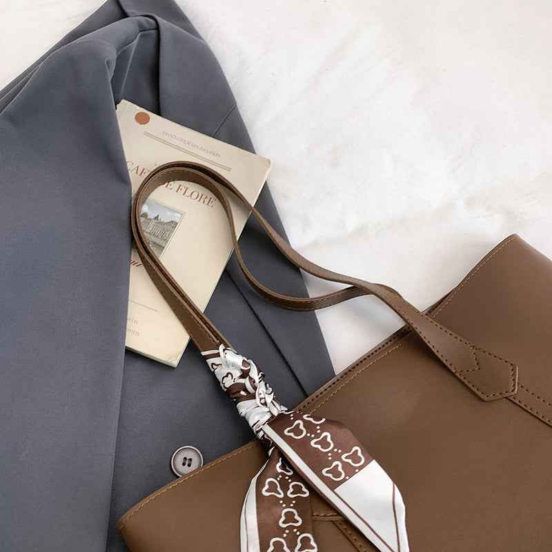 Versatile Commuter Shoulder Bag With A Premium Sophisticated Tote Design