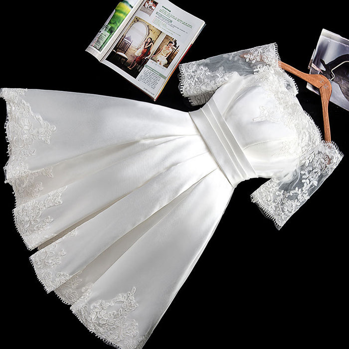 Robe de mariée en dentelle à épaules dénudées