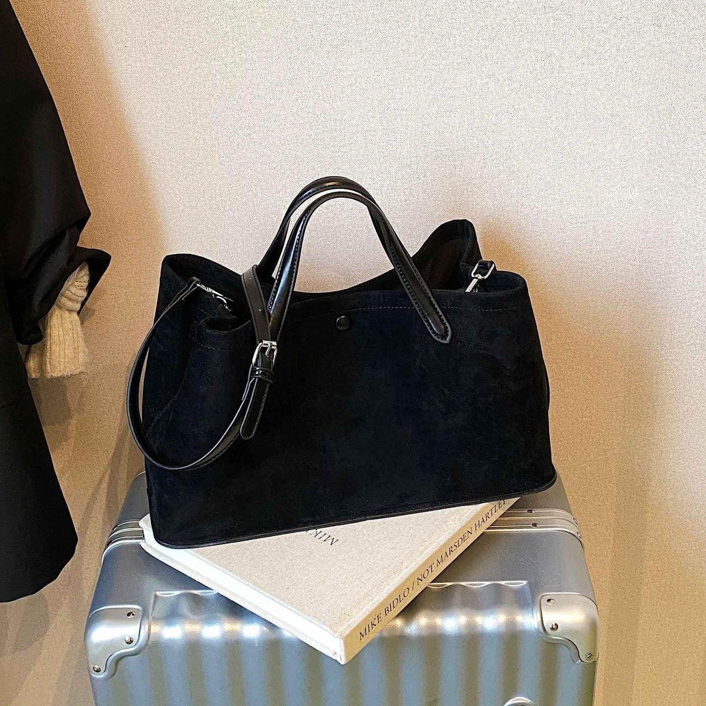 Womens Retro Stylish Simple Casual Crossbody Bag