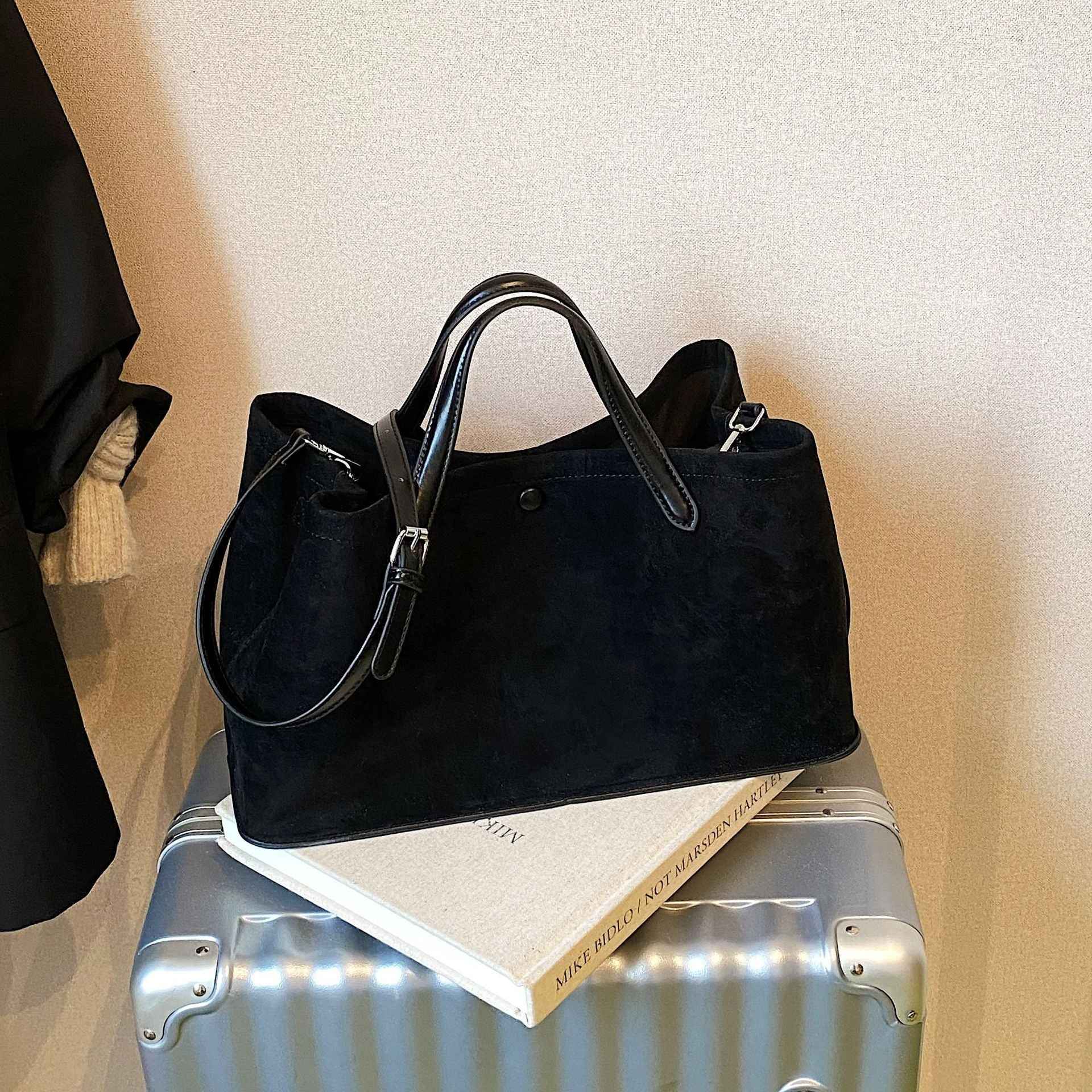 Womens Retro Stylish Simple Casual Crossbody Bag