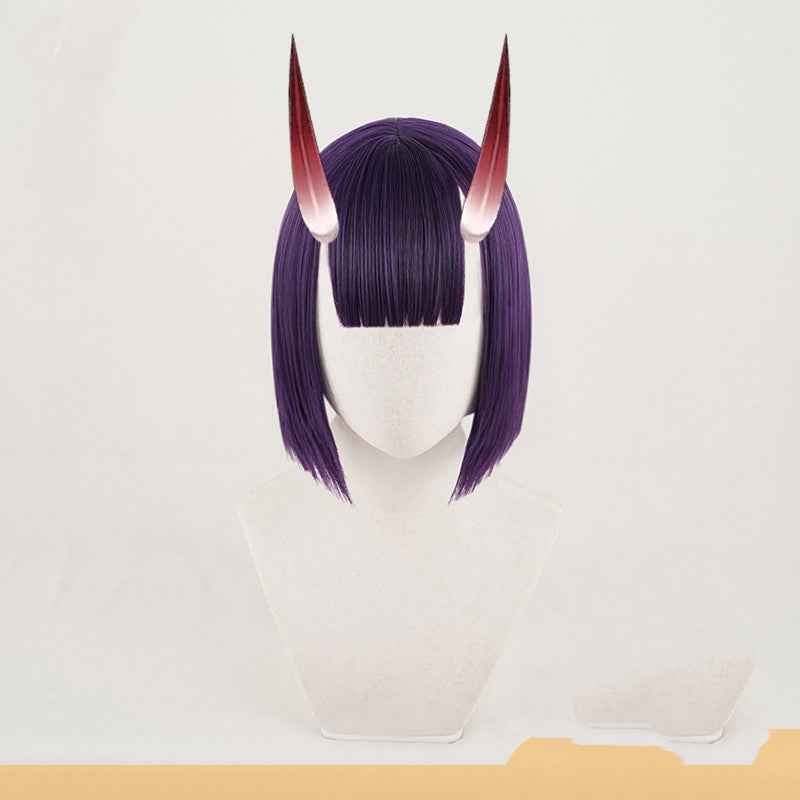 Cosplay wigs are short and purple