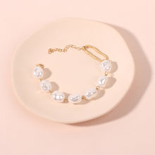 Baroque irregular pearl bracelet by Mirlaine Univers