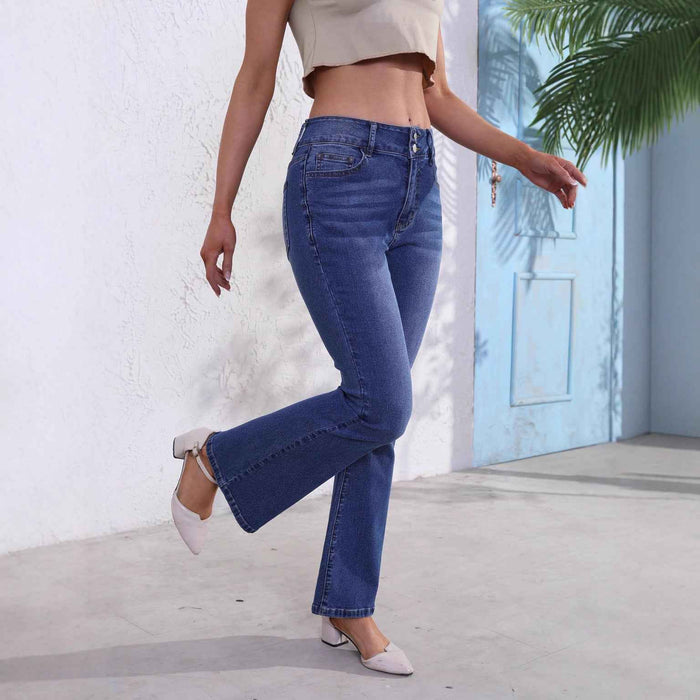 Jean flare slim avec poches stylisées pour une silhouette affinée