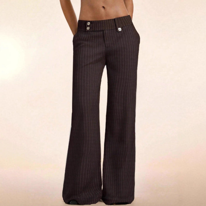 À porter avec un pantalon de costume à rayures, coupe droite, décontractée et jambes larges