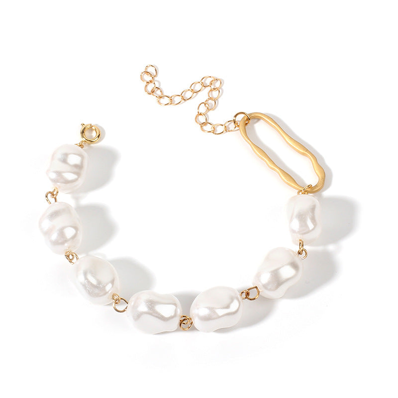 Baroque irregular pearl bracelet by Mirlaine Univers