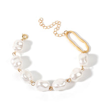 Baroque irregular pearl bracelet by Mirlaine Univers