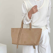 New Autumnwinter Tote Bag In Suede With A Large Capacity