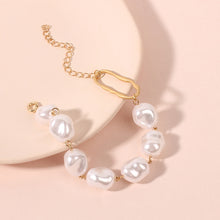 Baroque irregular pearl bracelet by Mirlaine Univers