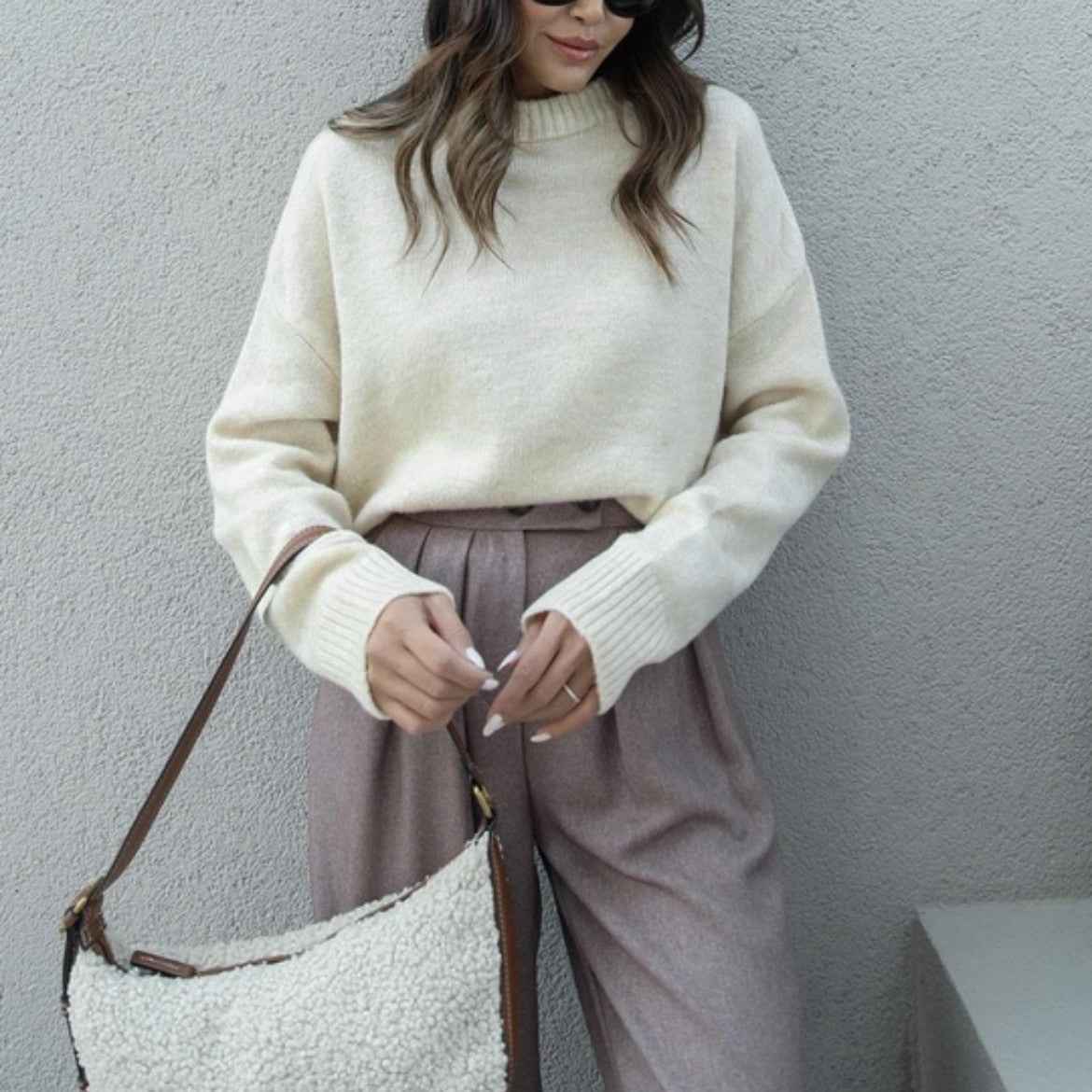 Winter Womens Loose Knitted Sweater With Round Neckline And Wide Cuffs