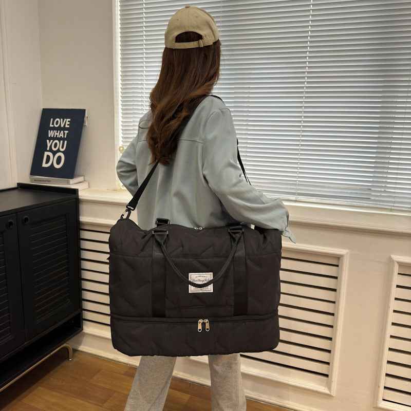 High-capacity Fitness Bag With A Dry-wet Separation Design