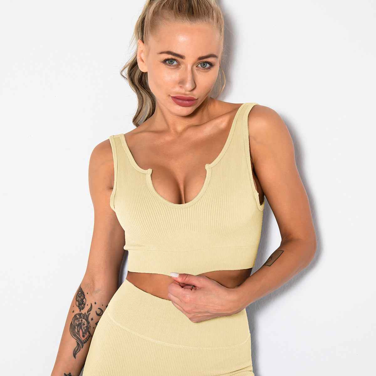 Seamless Knitted Sexy Sports Short-sleeved Shorts Yoga Wear Fitness Suit