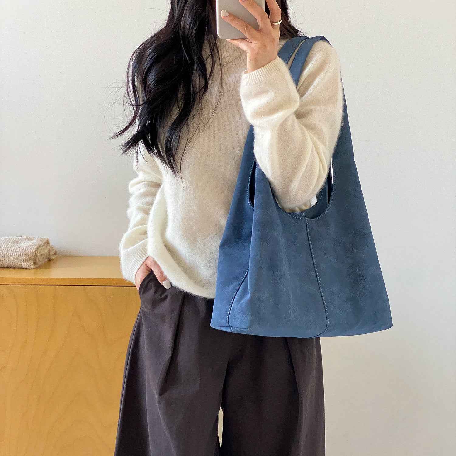 Large-capacity Womens Suede Commuter Underarm Shoulder Bag