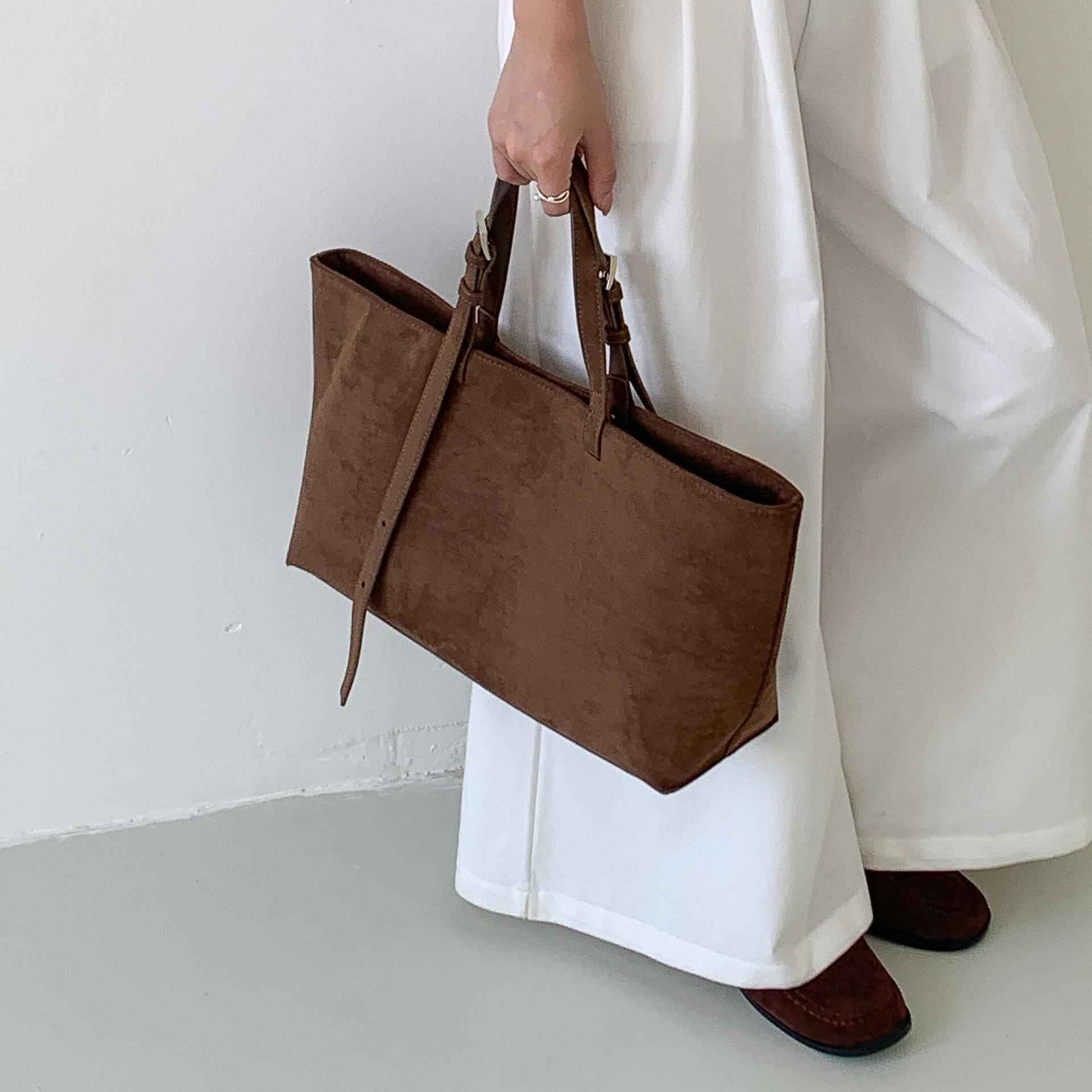 New Autumnwinter Tote Bag In Suede With A Large Capacity
