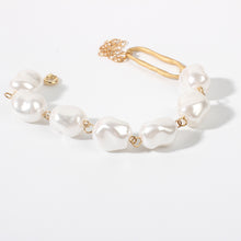 Baroque irregular pearl bracelet by Mirlaine Univers