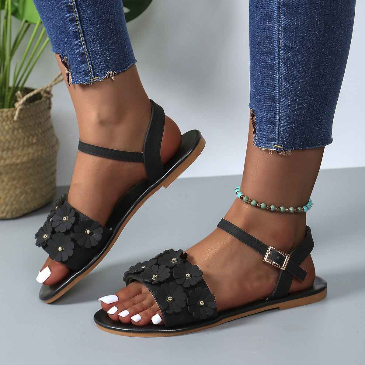 Retro Flowers Sandals Summer Casual Versatile Round Toe Buckle Flat Beach Shoes For Women New Roman Shoes
