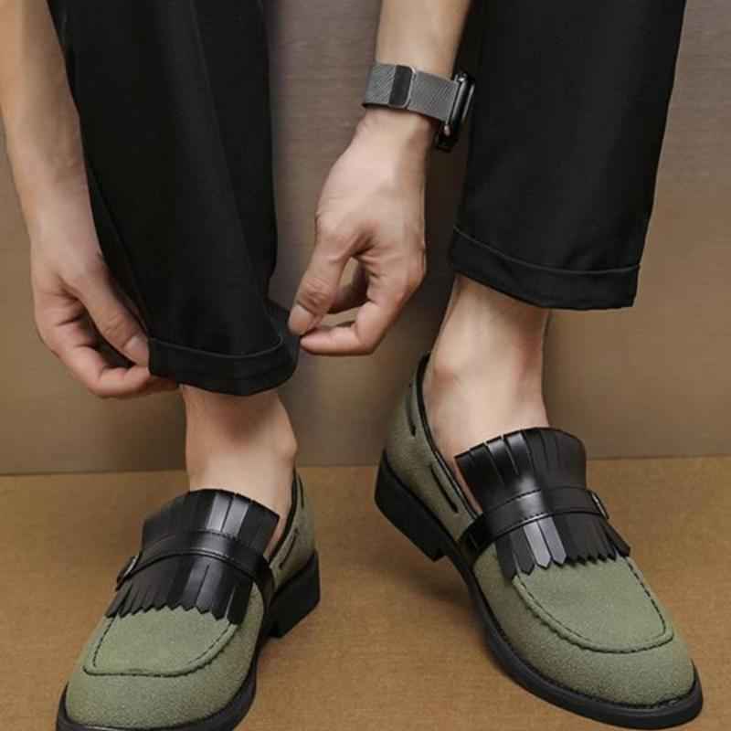 Men's Solidcolor Loafer Shoes With Tassel Accents