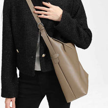 Womens Versatile Large-Capacity Genuine Leather Shoulder Bag