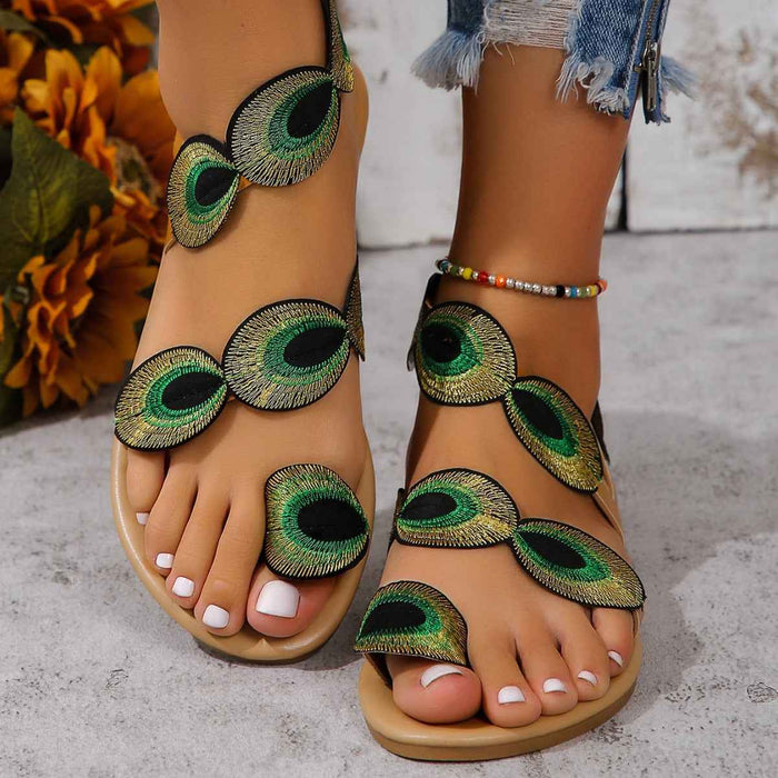Sandales plates brodées motif paon à la mode, chaussures de plage décontractées à pince, pour les vacances d'été, pour femmes