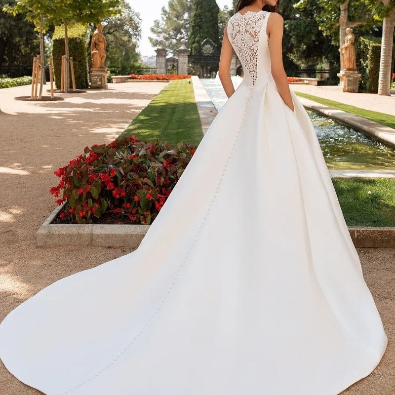 French Retro Lace Advanced Texture Satin Slim Bridal Simple Elegant Trailing Wedding Dress by Mirlaine Univers