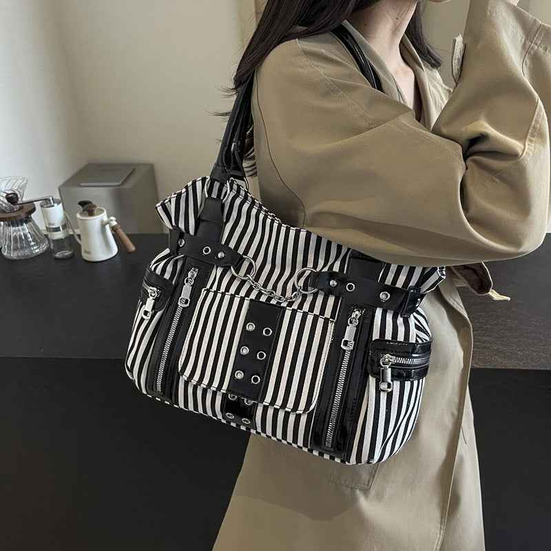 New Casual Womens Bag With A Cinched Waist And Locomotive-style Rivets