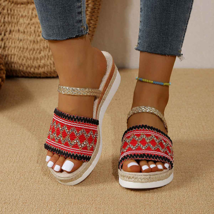 Nouvelles sandales compensées à motifs vagues color-block, mode estivale, chaussures d'extérieur de style ethnique à semelle épaisse pour femmes.