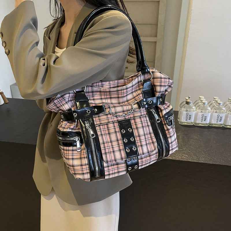 New Casual Womens Bag With A Cinched Waist And Locomotive-style Rivets