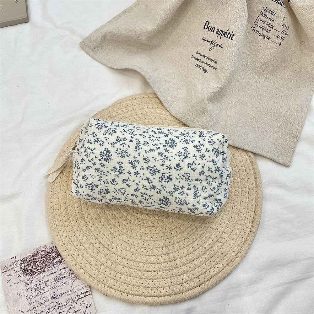 Large Capacity Blue Crabapple Flower Makeup Bag