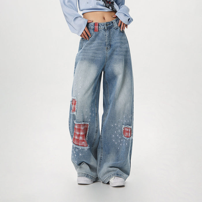 Jean 100 % coton en denim délavé avec empiècements déchirés et broderies
