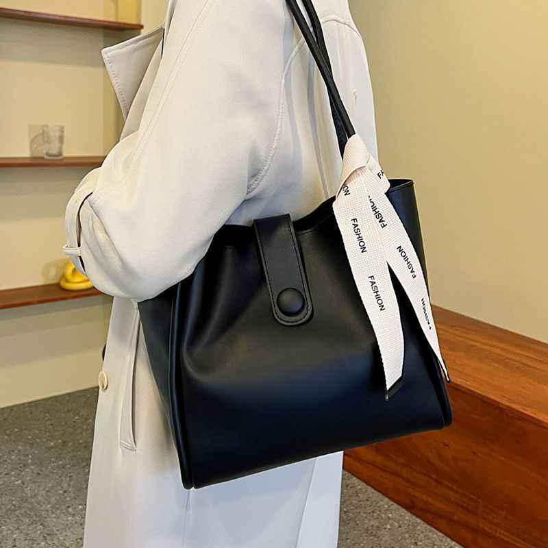 Large-capacity Vintage Women's Shoulder Bag